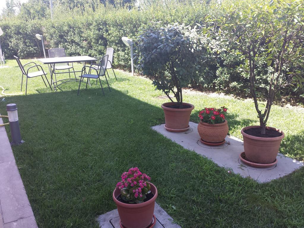 Garden B&B อาเรซโซ ภายนอก รูปภาพ